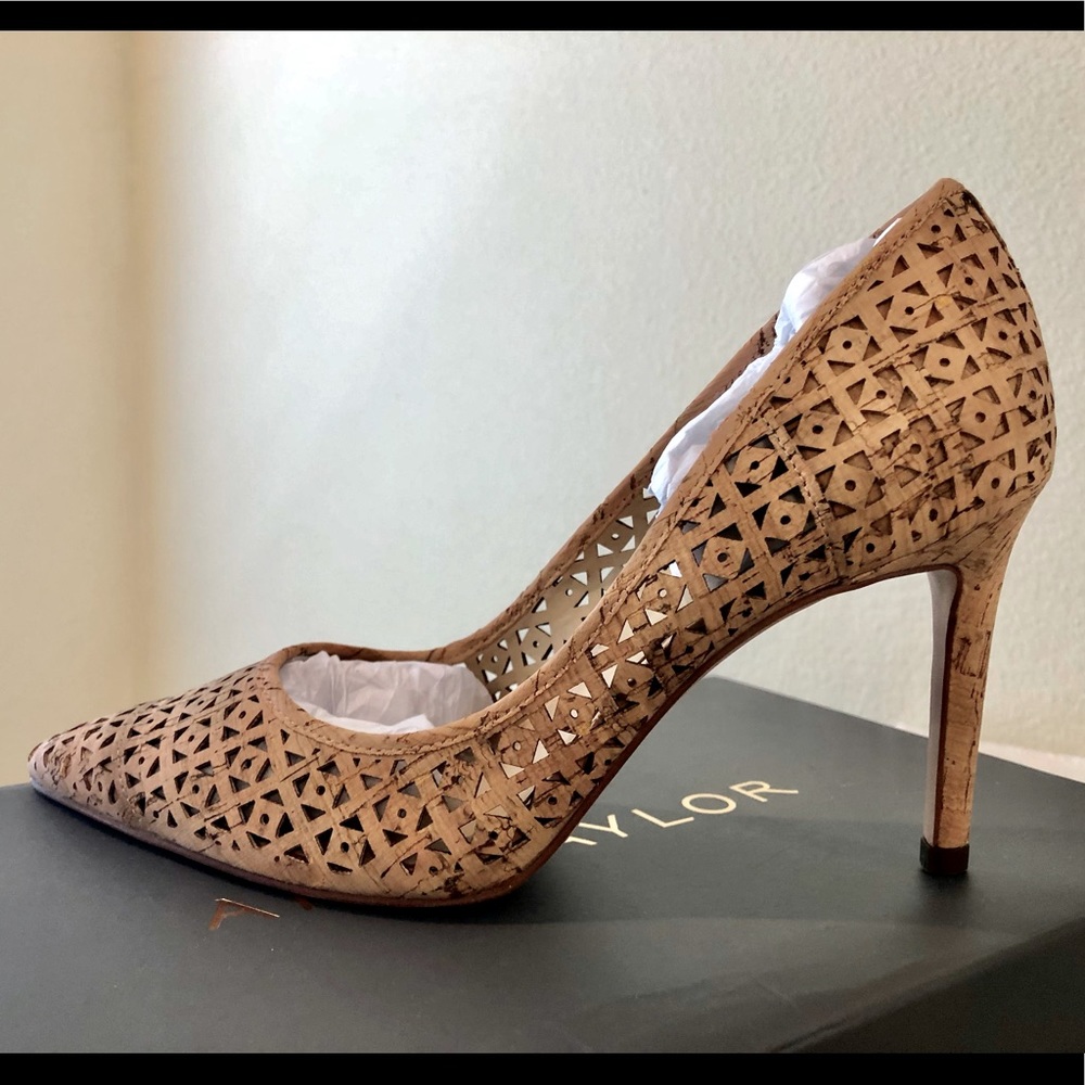 NIB Ann Taylor Size 7 Geo Cork Pump